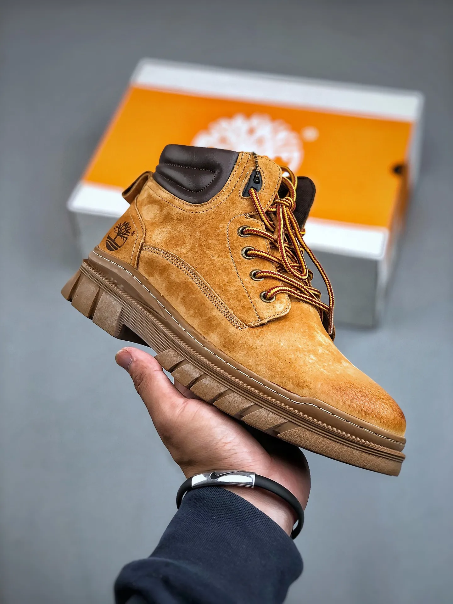 Pick up locally 💰560 Support store Timberland outdoor mid-cut casual rhubarb boots Guangdong factory quality Original box original packaging The fabric is made of Italian 🇮🇹 top-grade frosted fine-grained cowhide. It is paired with anti-odor and anti-corrosion genuine leather latex insoles to give you a perfect wearing experience. High-quality and durable, a must-have for sportsmen. Specially designed to treat handsome men. High-quality and first-class foot feel. Size: 39 40 41 42 43 44 (leather shoe size)